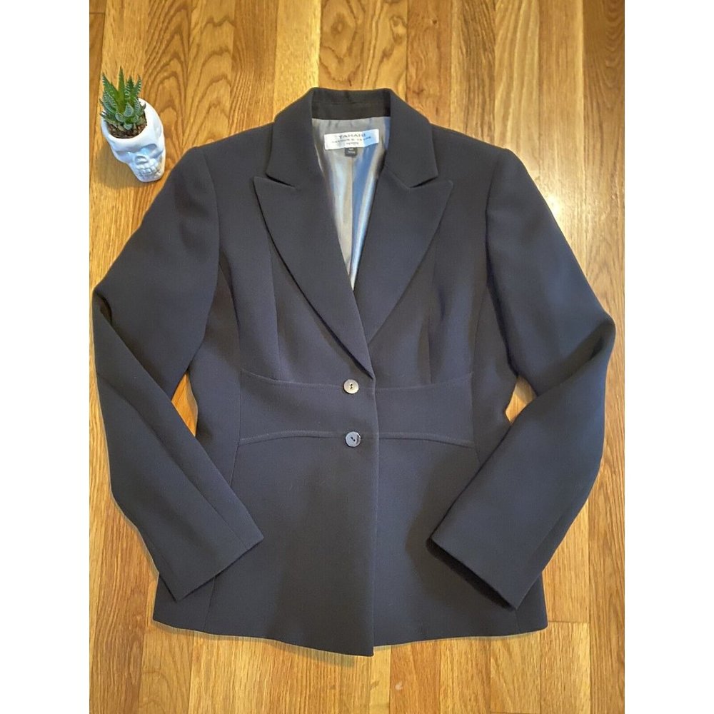 Tahari womens black blazer size 4P EUC office career lined